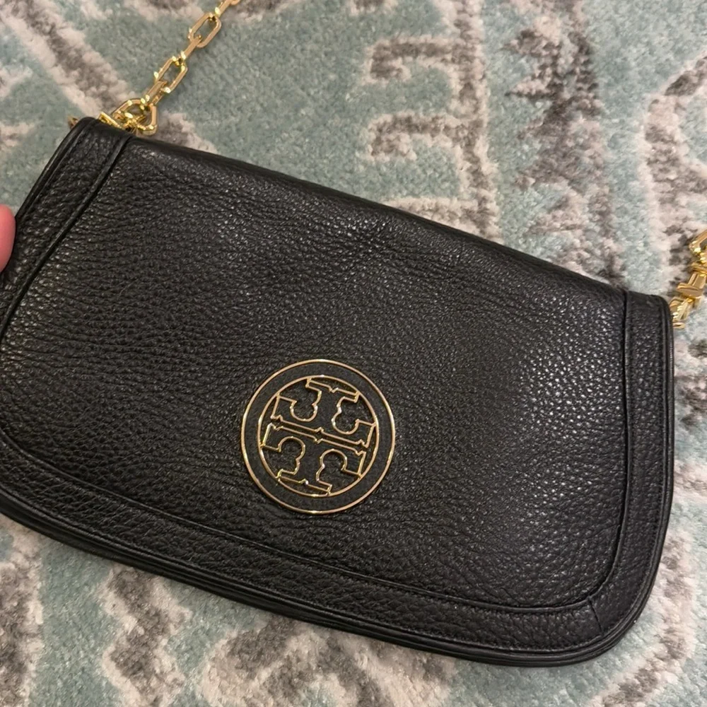 Tory Burch Amanda Logo Flap Clutch ‘Black’